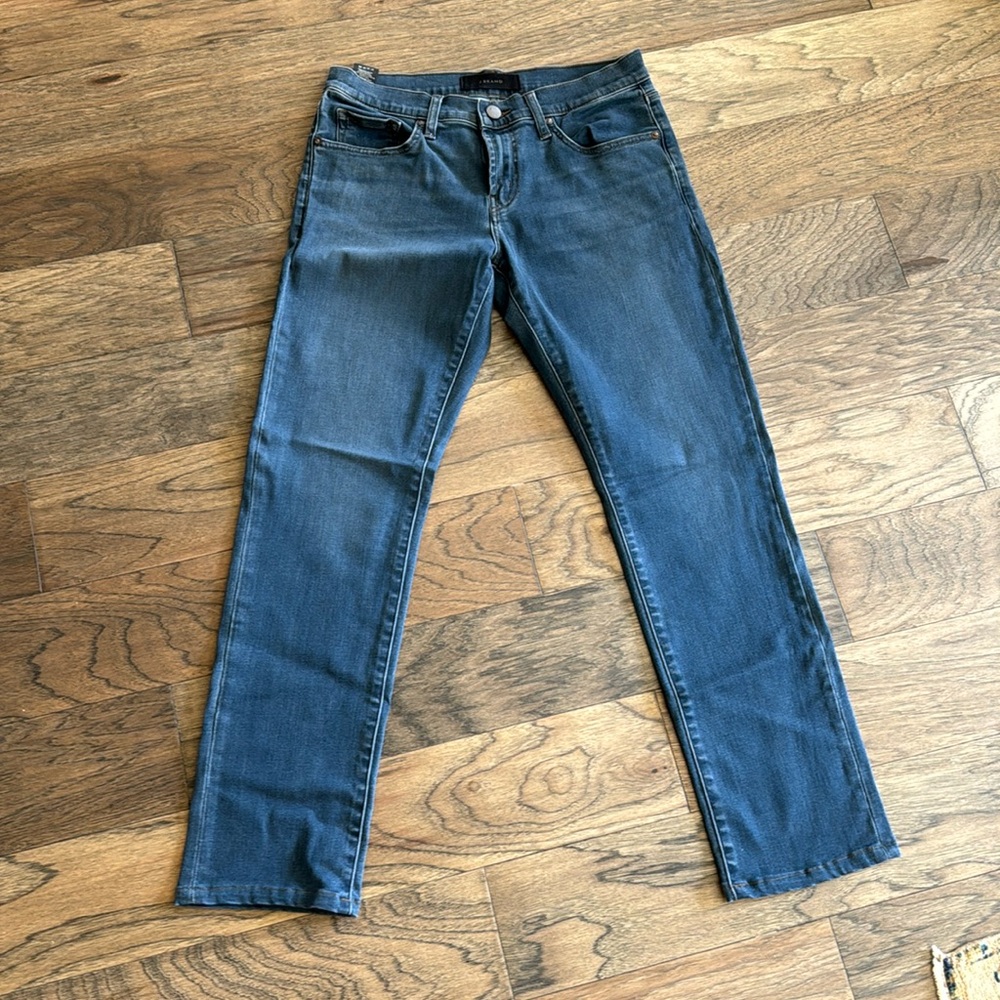 Men’s J brand Tyler jeans size 30. Inseam is 32. Perfect condition.
